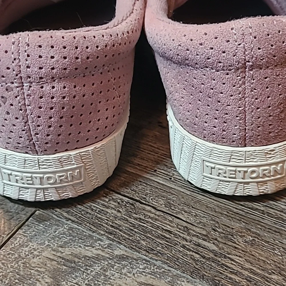 TRETORN Blush Mauve  Size 8.5 Suede Like Lace Fashion Sneaker